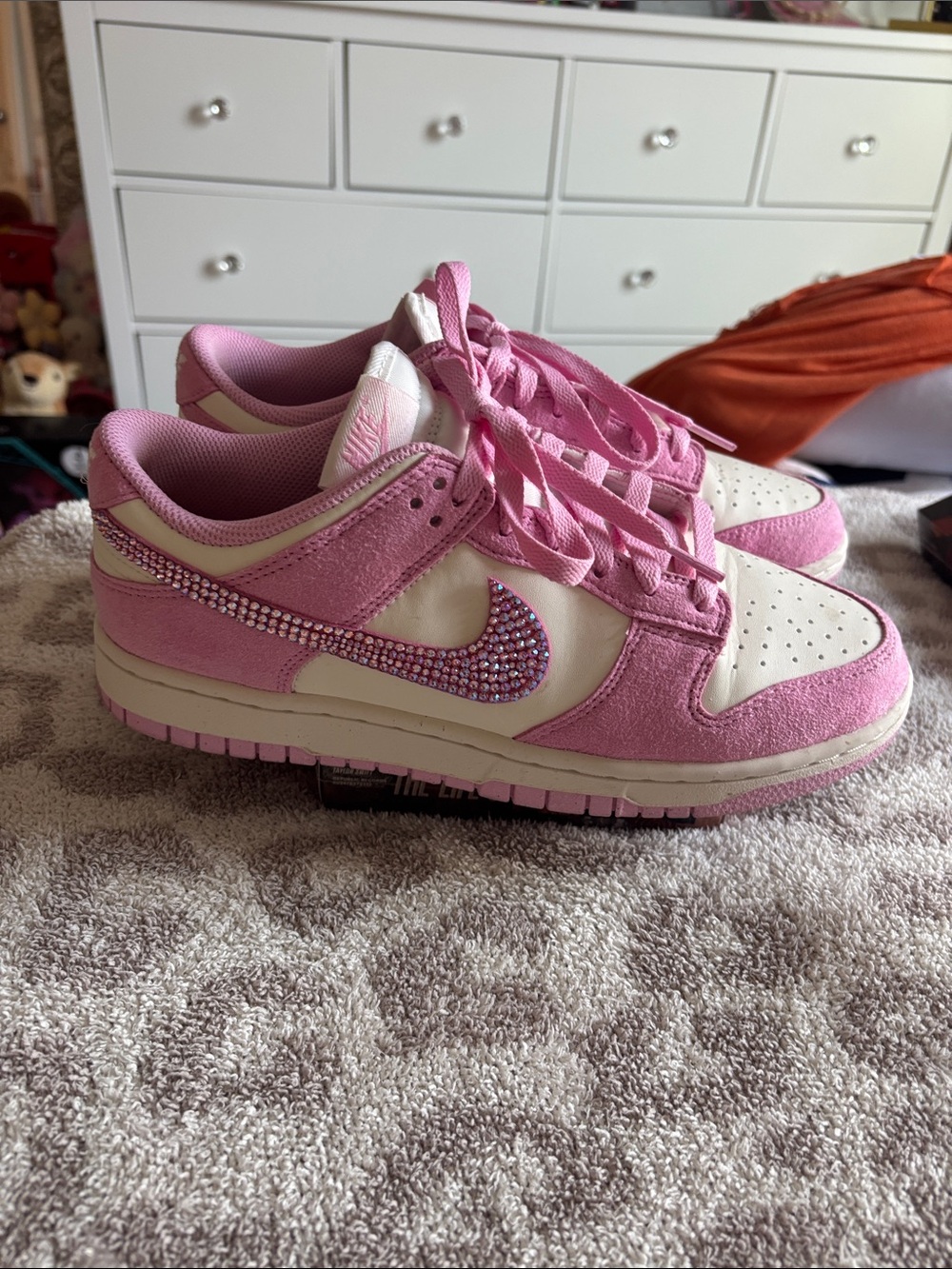Pink Ivy Nike pink bedazzled sneakers- size 9.5
